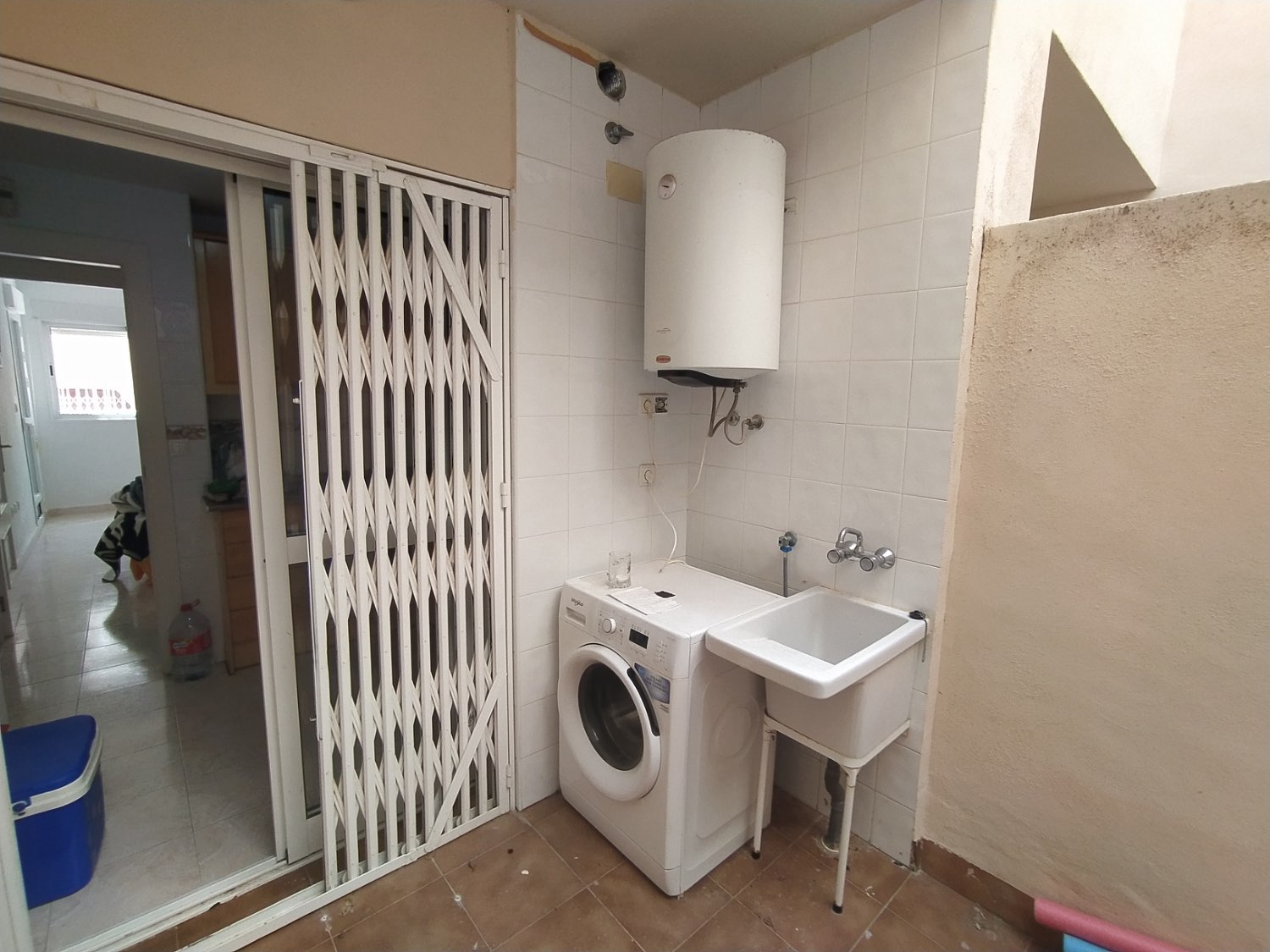 Apartamento en planta baja de 2 dormitorios, 1 baño y con piscina comunitaria.