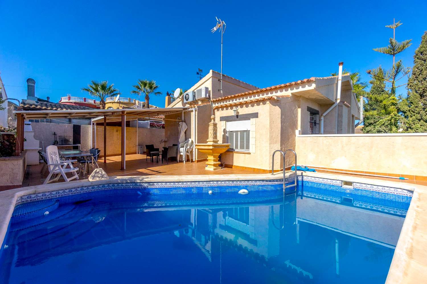 VILLA PÅ BALKONGERNA TORREVIEJA 4 SOVRUM / PRIVAT POOL