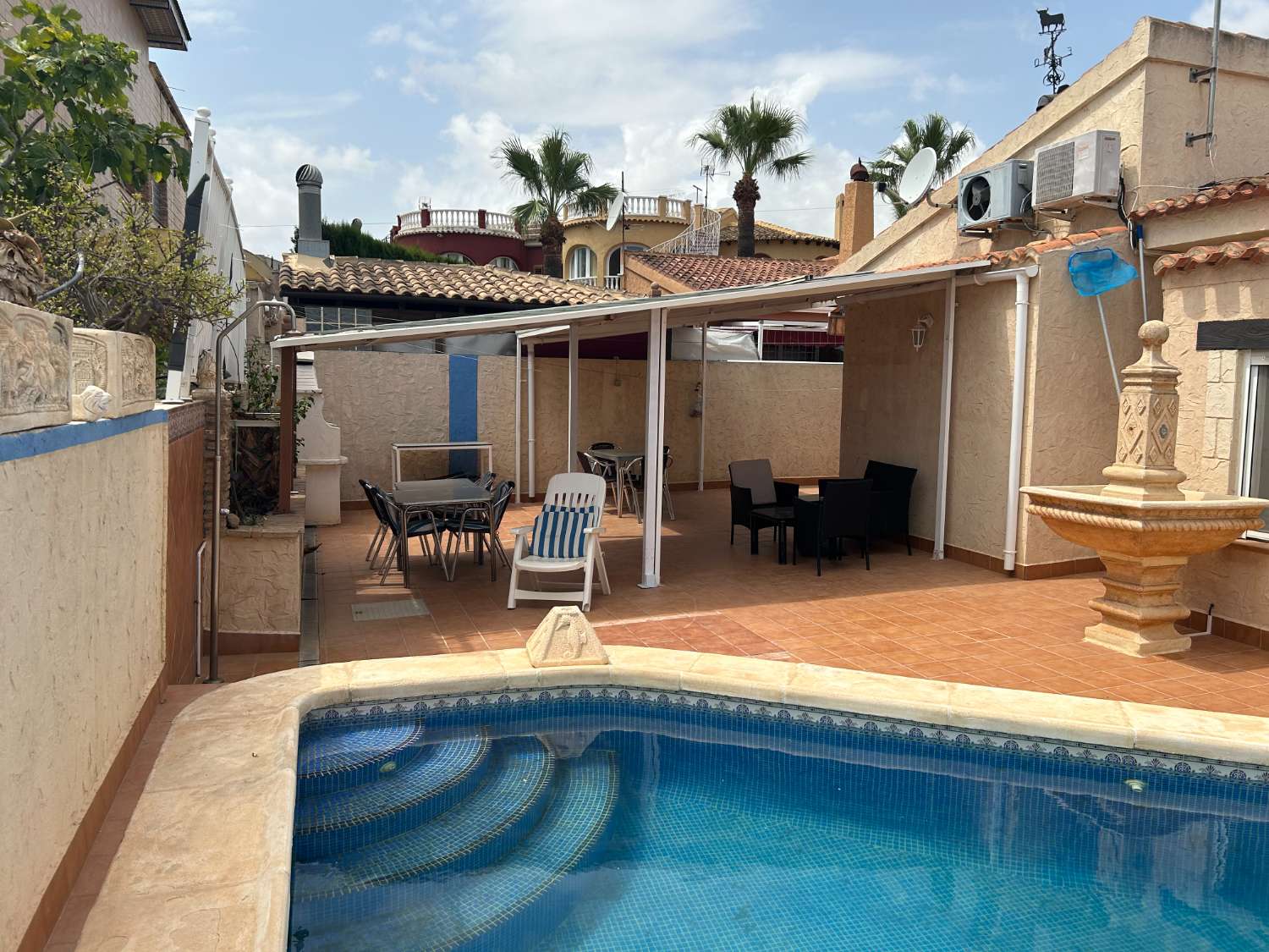 VILLA SUR LOS BALCONES TORREVIEJA DE  4 CHAMBRES, 2 SALLES DE BAINS ET 1 PISCINE PRIVÉE