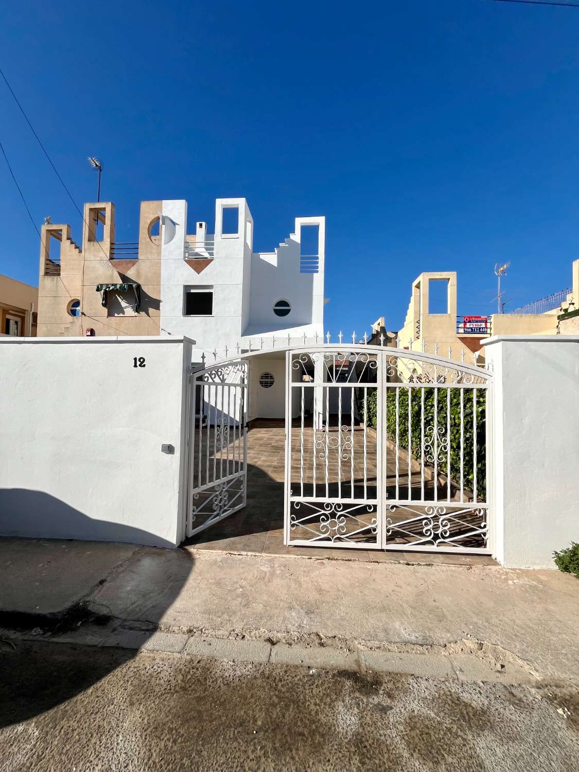 Volledig gerenoveerde duplex 3 slaapkamers, 1 badkamer met solarium