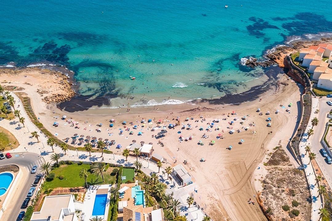 Mooi appartement met 2 slaapkamers en 1 badkamer met gemeenschappelijk zwembad in Playa Flamenca.