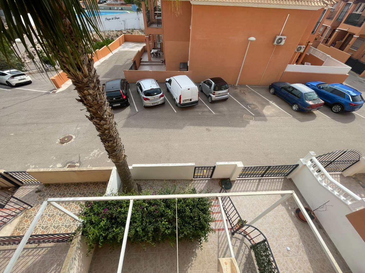 Schönes Apartment mit 2 Schlafzimmern und 1 Badezimmer und Gemeinschaftspool in Playa Flamenca.