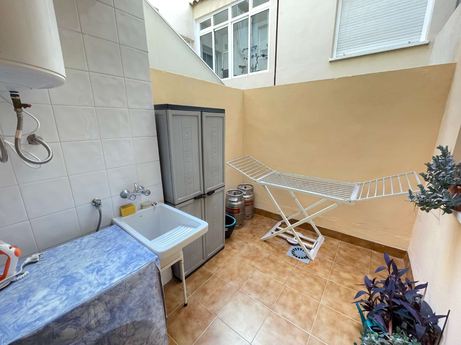 apartamento en planta baja en La Florida con 2 dormitorios, 1 baño y piscina comunitaria.