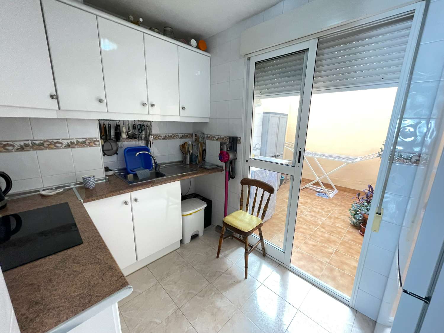 appartement au rez-de-chaussée à La Florida avec 2 chambres, 1 salle de bain et piscine commune.