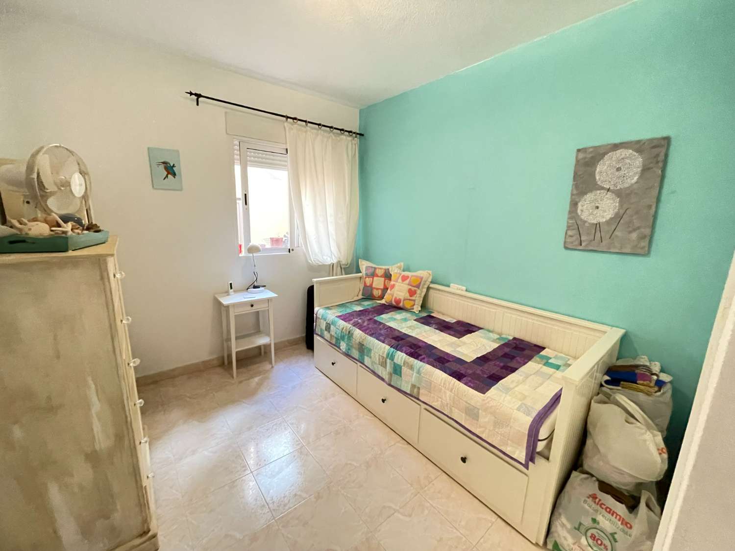 appartement au rez-de-chaussée à La Florida avec 2 chambres, 1 salle de bain et piscine commune.