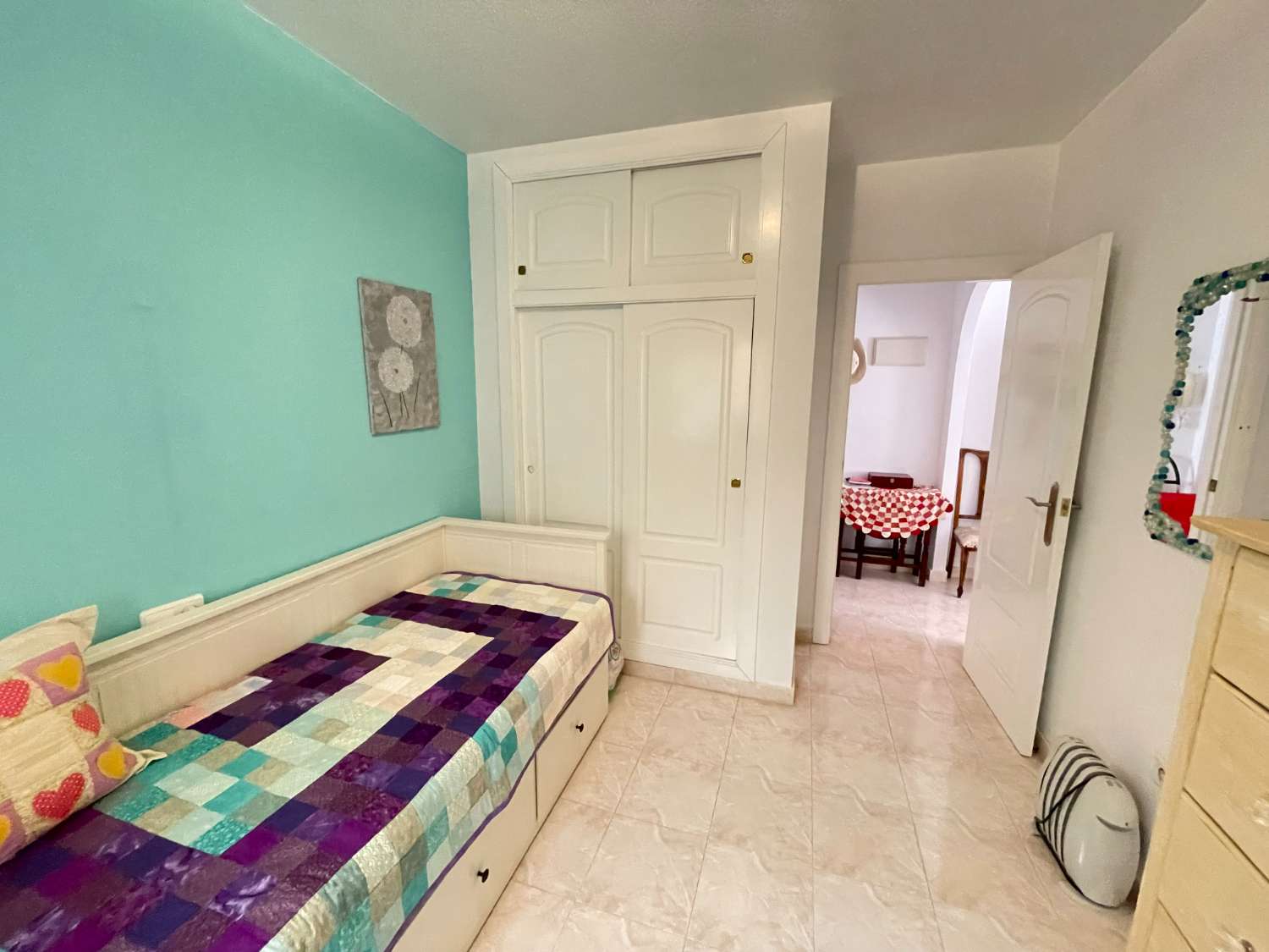 appartement au rez-de-chaussée à La Florida avec 2 chambres, 1 salle de bain et piscine commune.