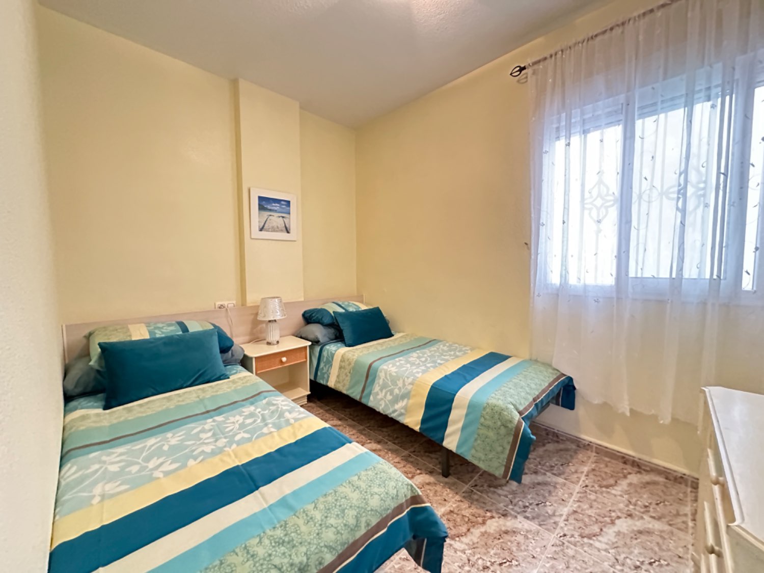 Apartamento  planta baja de 2 dormitorios 1 baño con piscina comunitaria en Orihuela Costa
