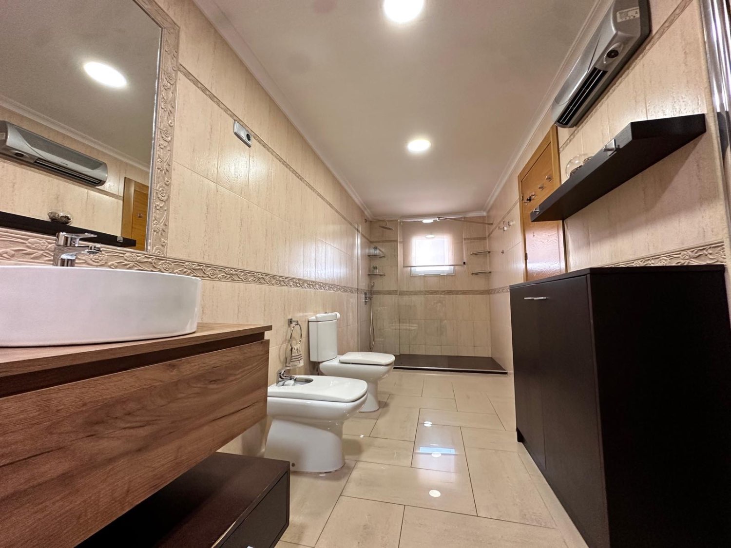 Super appartement à Torrevieja pour emménager ! 3 chambres , 2 salles de bain entièrement rénovées