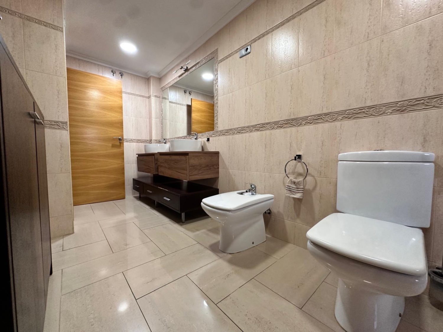 Super appartement à Torrevieja pour emménager ! 3 chambres , 2 salles de bain entièrement rénovées