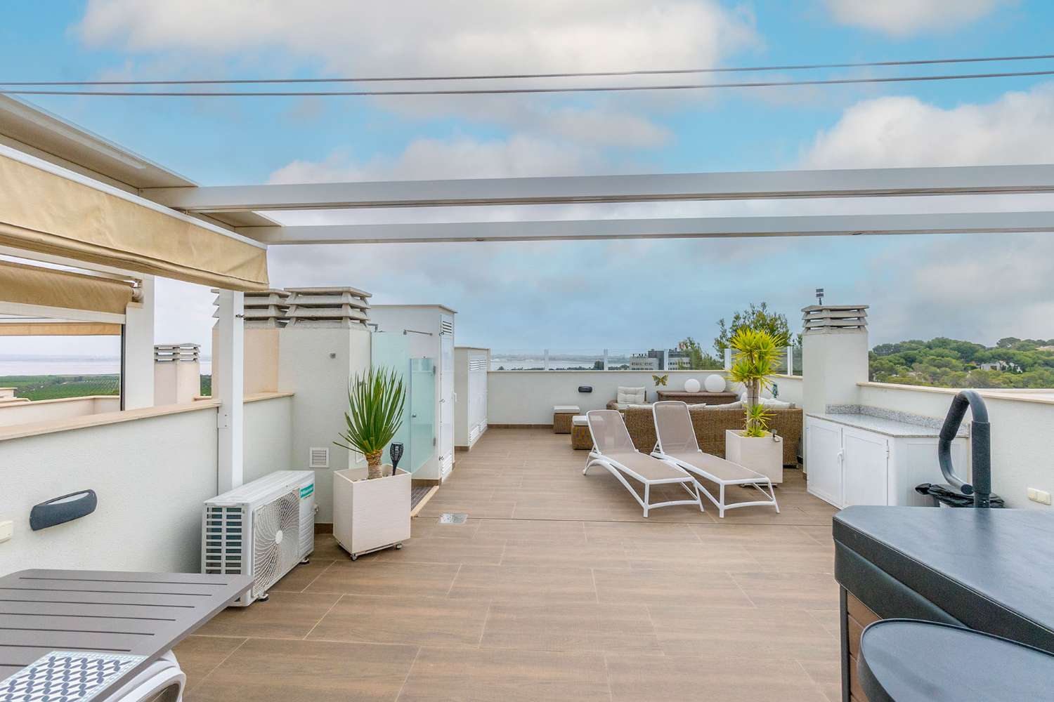 Topfloor with large solarium in Los Balcones