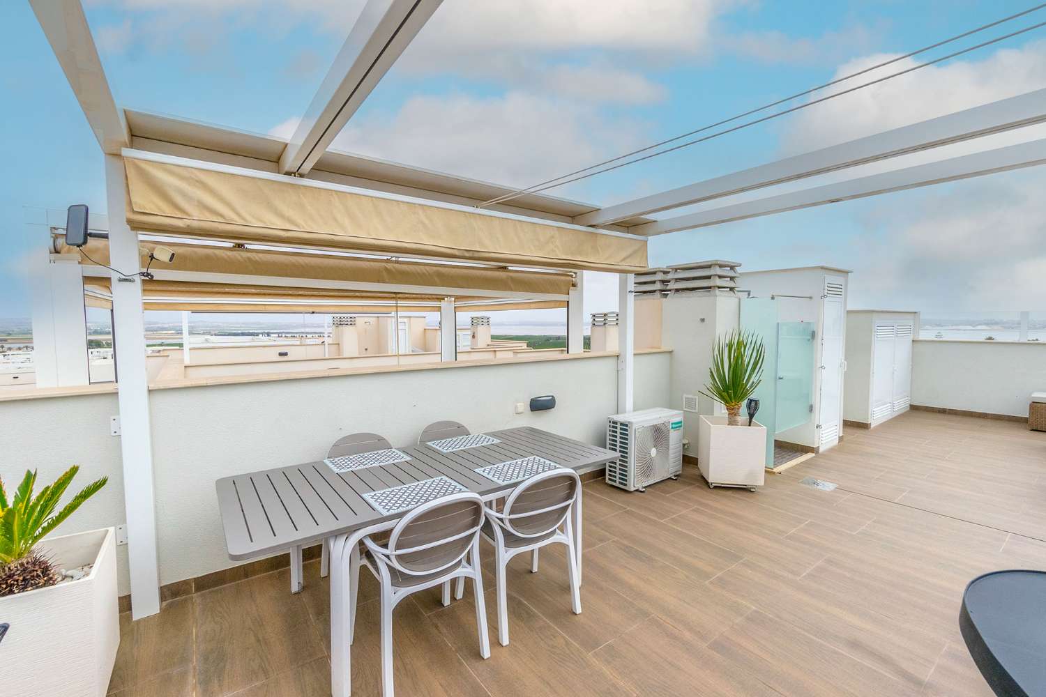 Topfloor with large solarium in Los Balcones