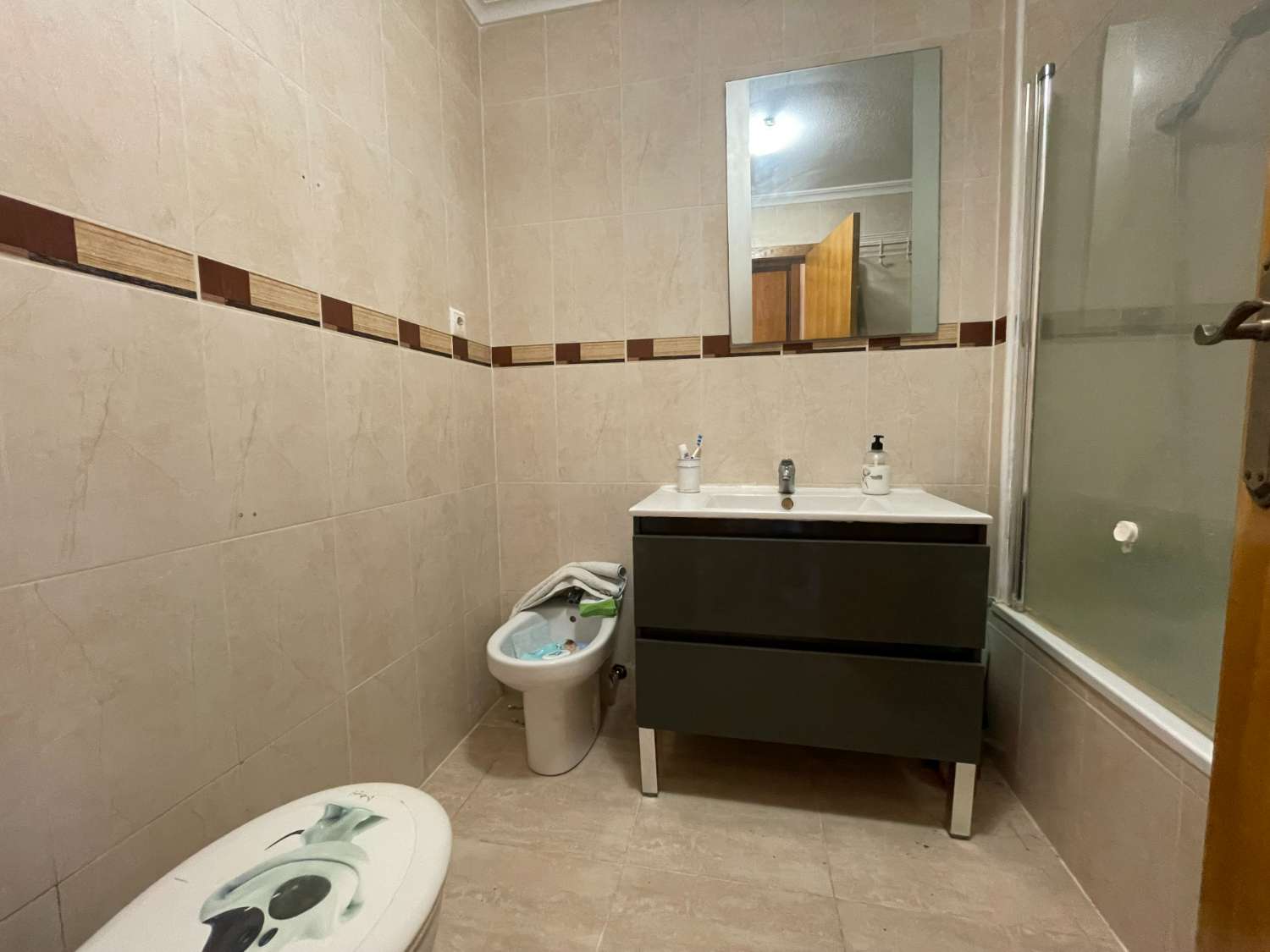 Apartmán v přízemí se 2 ložnicemi a společným bazénem.