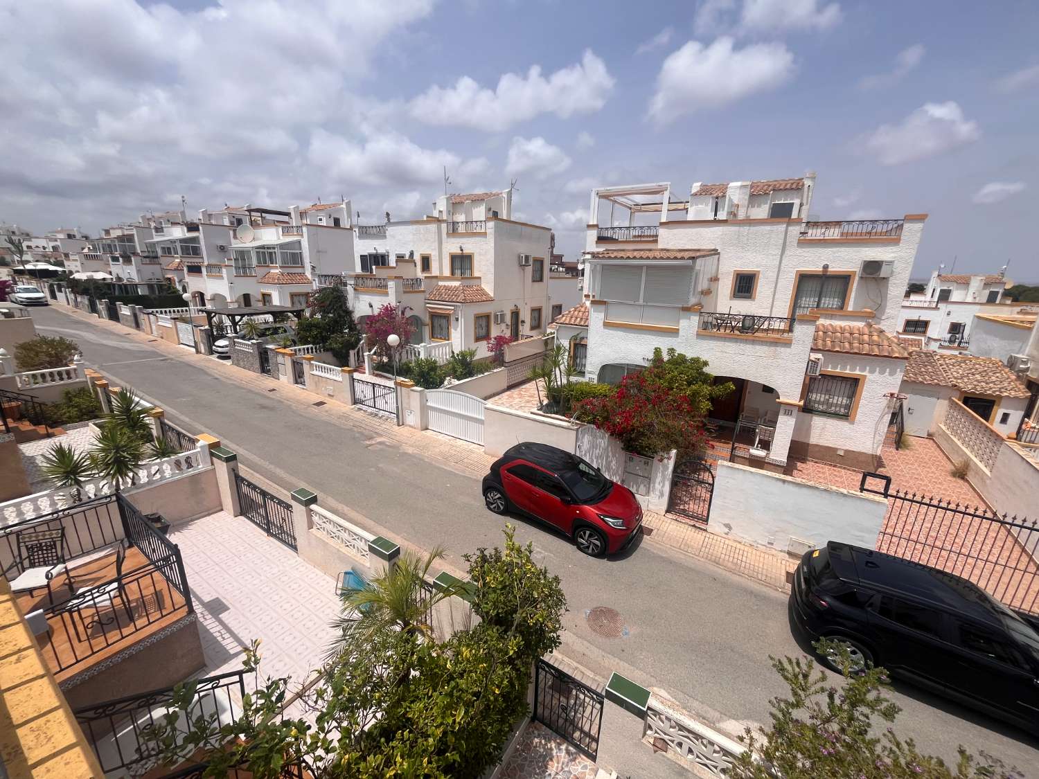 Duplex 3 makuuhuonetta 2 kylpyhuonetta unelmakukkuloilla, Orihuela costa