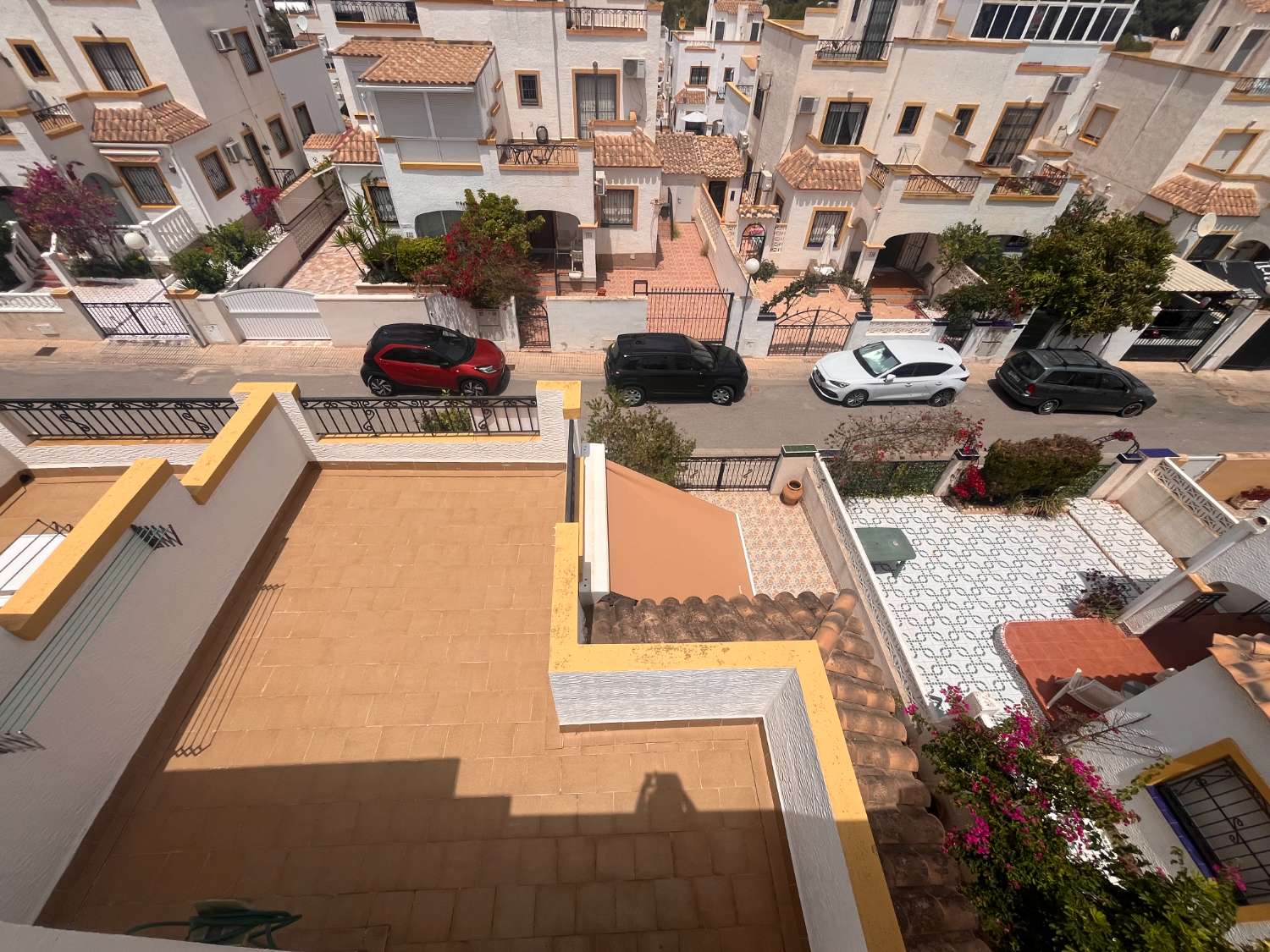 Duplex 3 makuuhuonetta 2 kylpyhuonetta unelmakukkuloilla, Orihuela costa