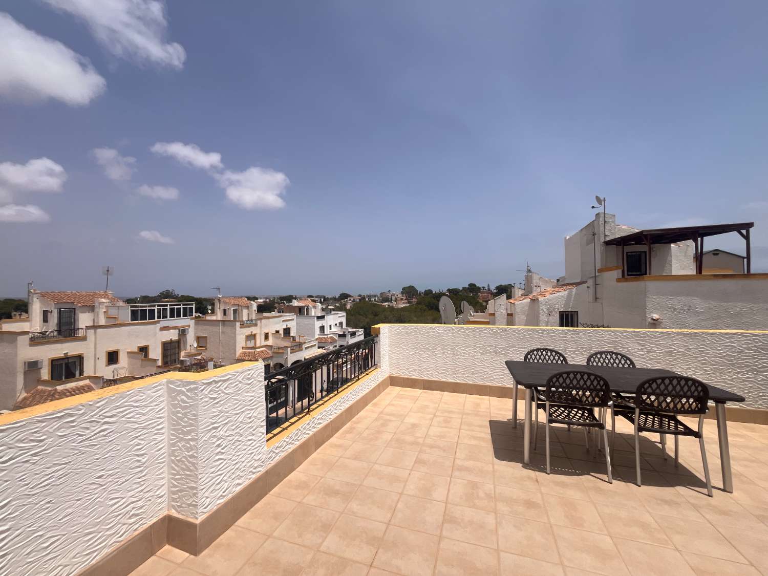 Duplex 3 chambres ,2 salles de bains et 2 piscines communes dans Dream Hils sur Orihuela costa