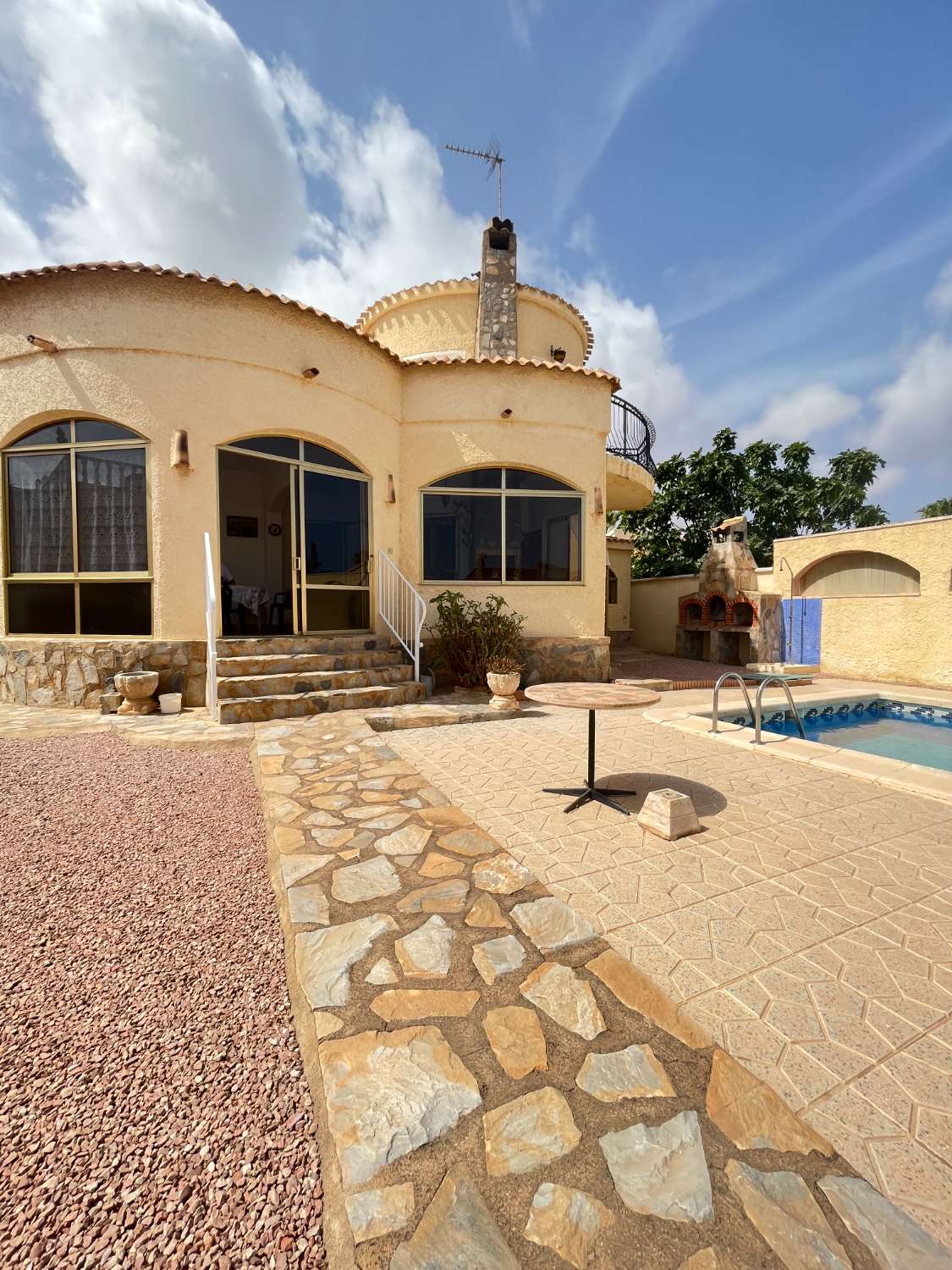 Beautiful detached villa with private pool and double garage