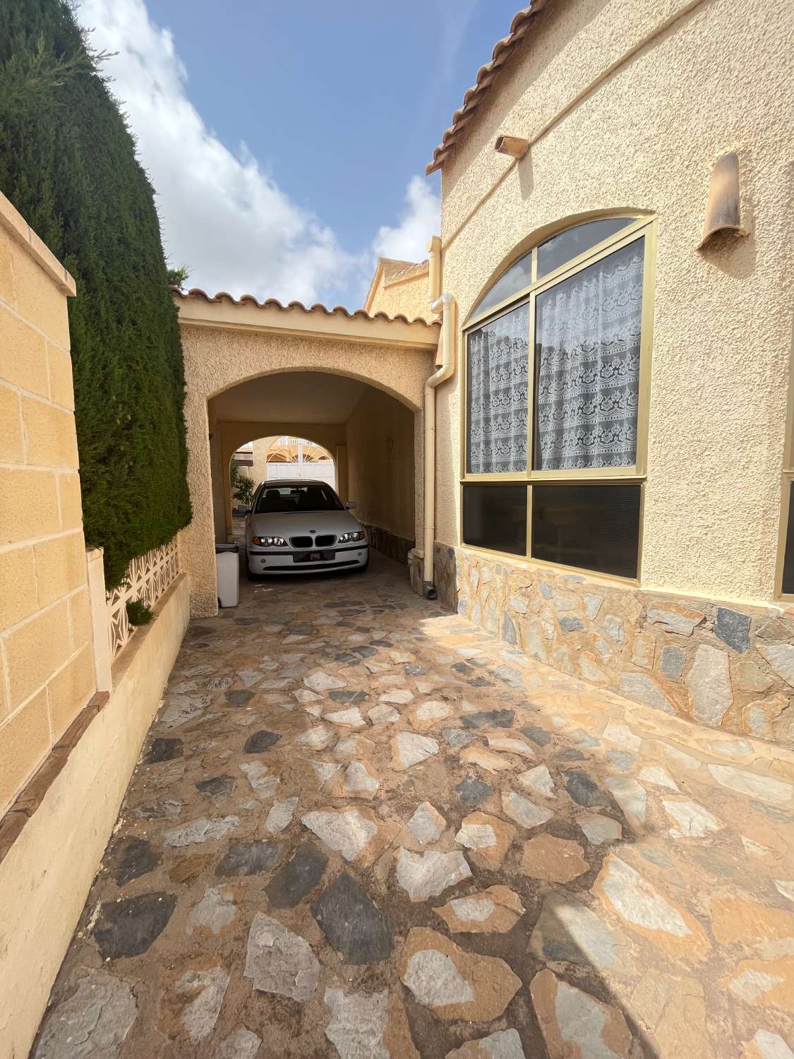 Beautiful detached villa with private pool and double garage