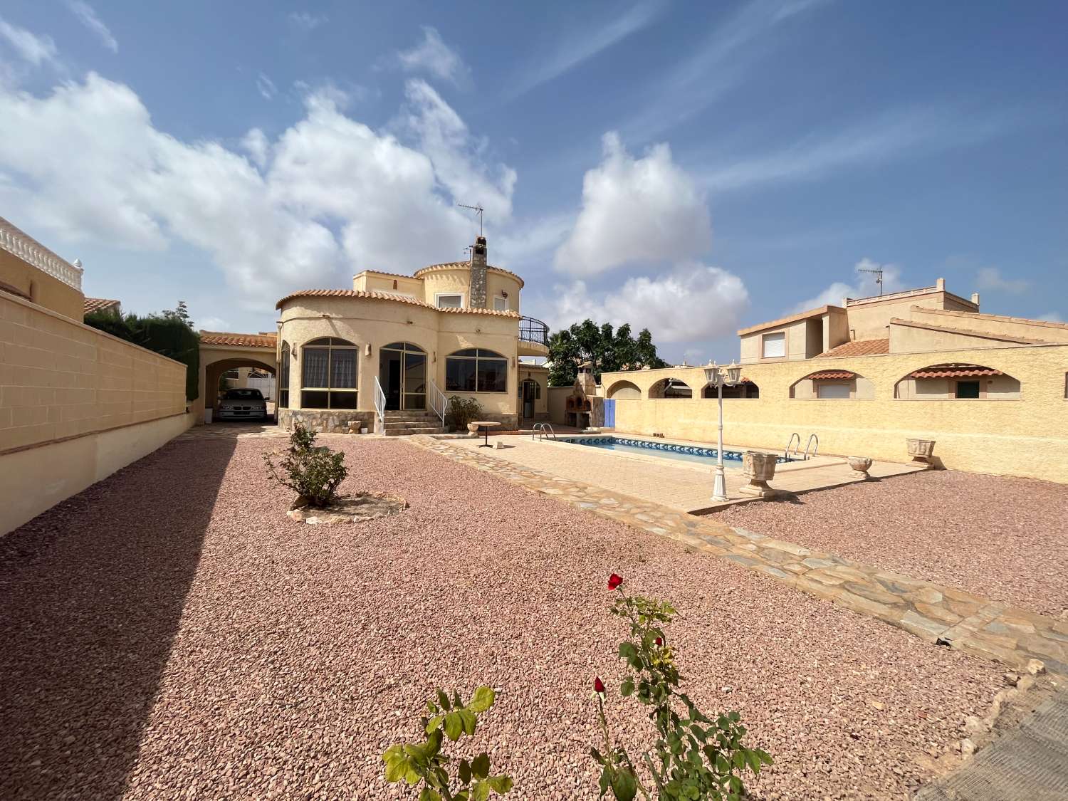 Beautiful detached villa with private pool and double garage