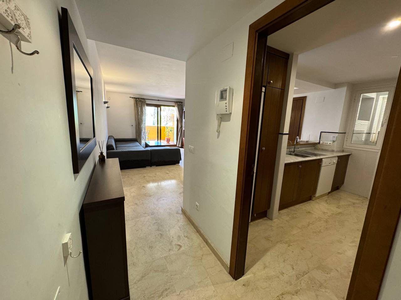 Apartamento de 2 dormitorios y 2 baños ubicado en la hermosa zona de Punta Prima