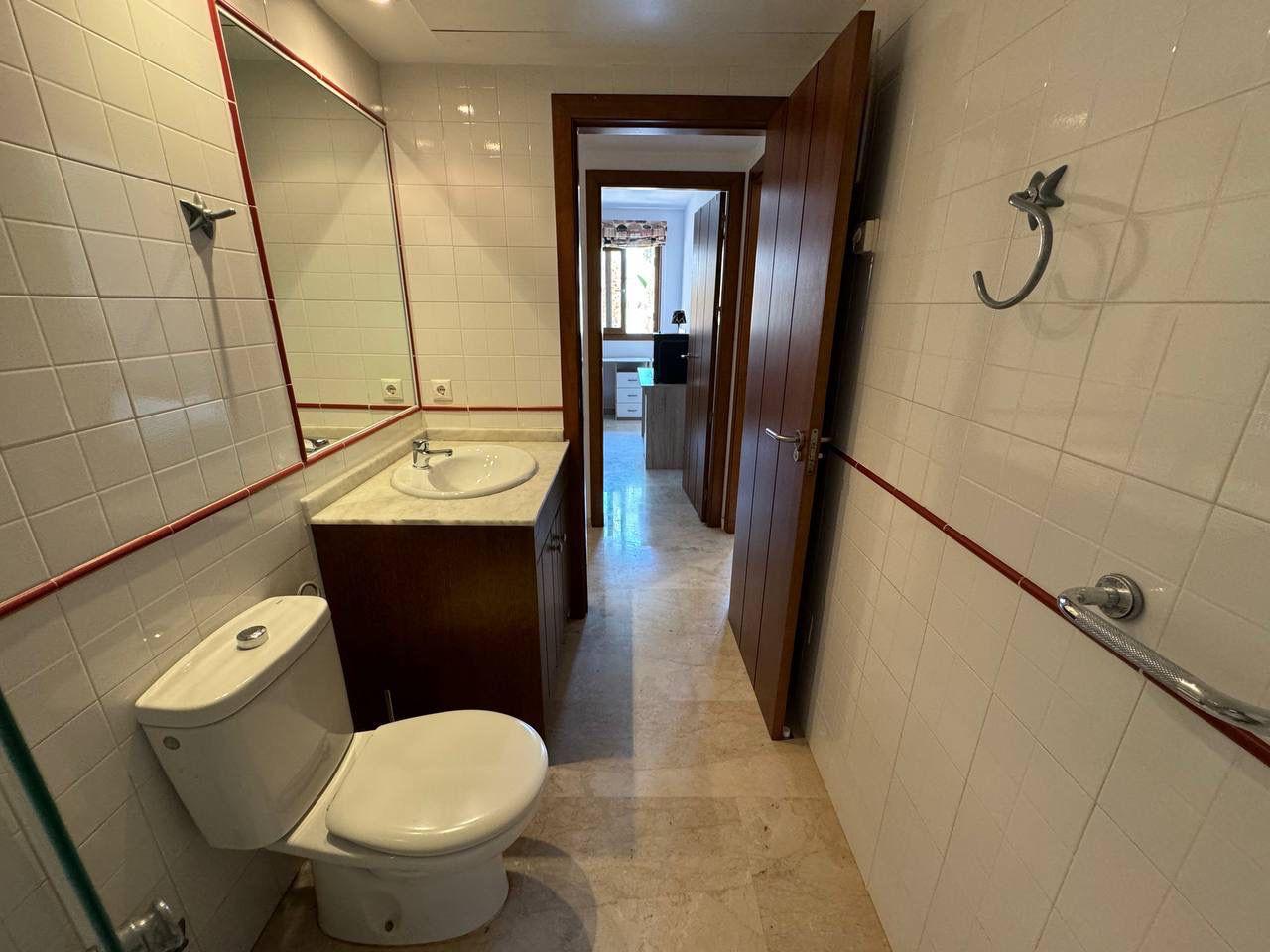 Apartamento de 2 dormitorios y 2 baños ubicado en la hermosa zona de Punta Prima