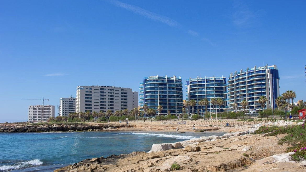 Apartment mit 2 Schlafzimmern und 2 Bädern in der schönen Strand Gegend von Punta Prima