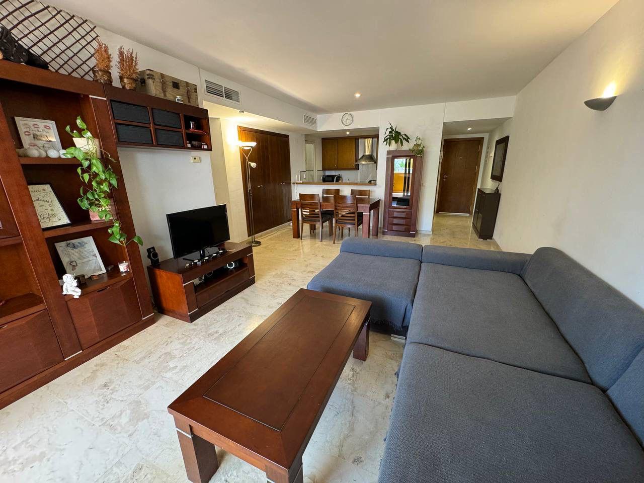 Apartamento de 2 dormitorios y 2 baños ubicado en la hermosa zona de Punta Prima