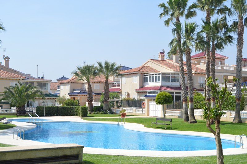 3 bedroom ground floor apartment with communal pool