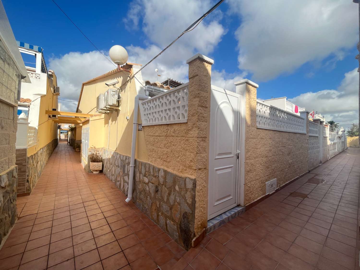 Bungalow auf 1 Etage in geschlossener Wohnanlage mit 2 Schlafzimmern