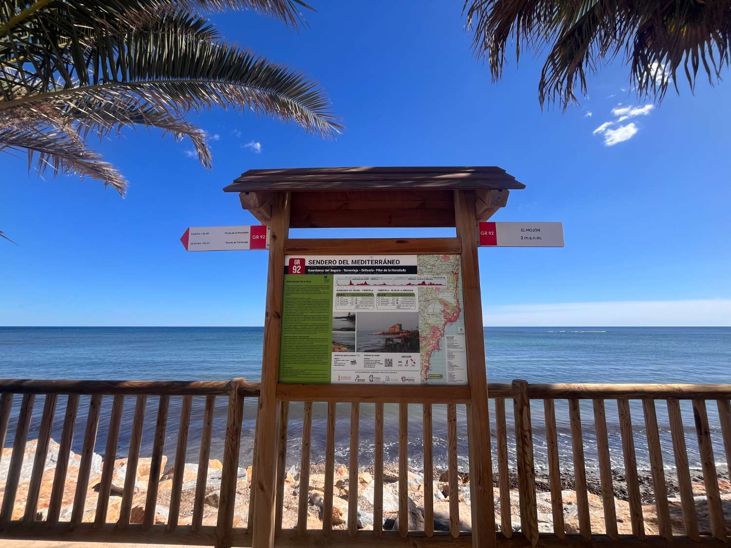 ático de 2 dormitorios con vistas al mar y a 250M de la playa!