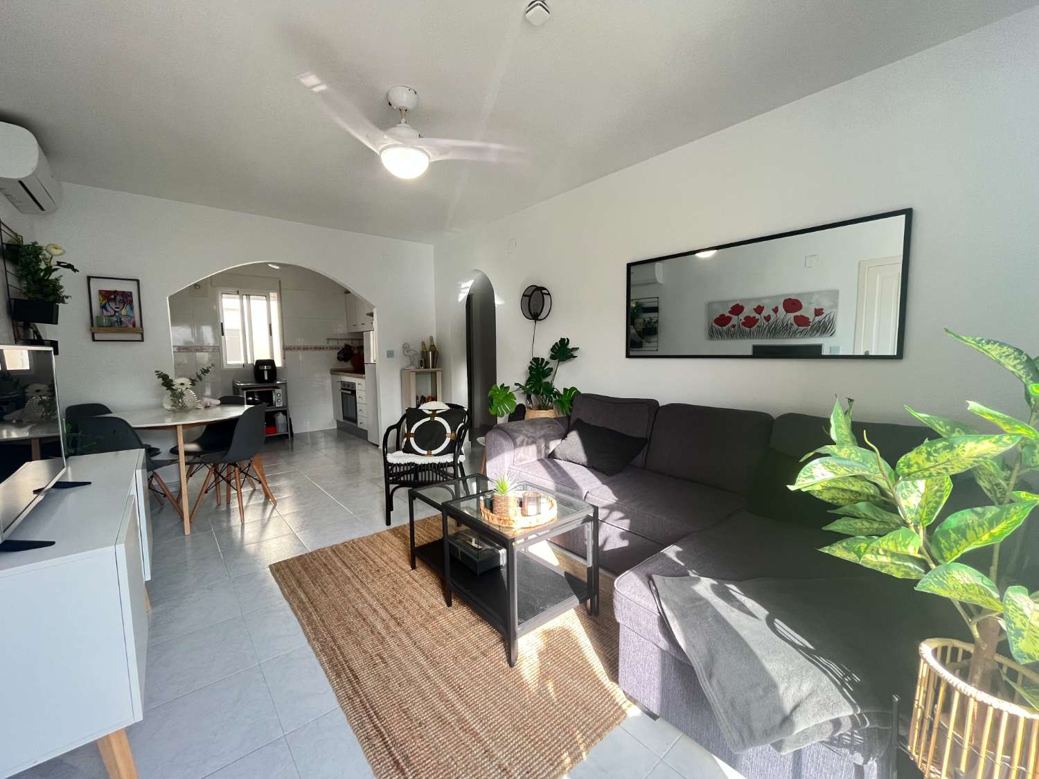 Mooi appartement met 2 slaapkamers en privésolarium op de bovenste verdieping in La Florida met gemeenschappelijk zwembad