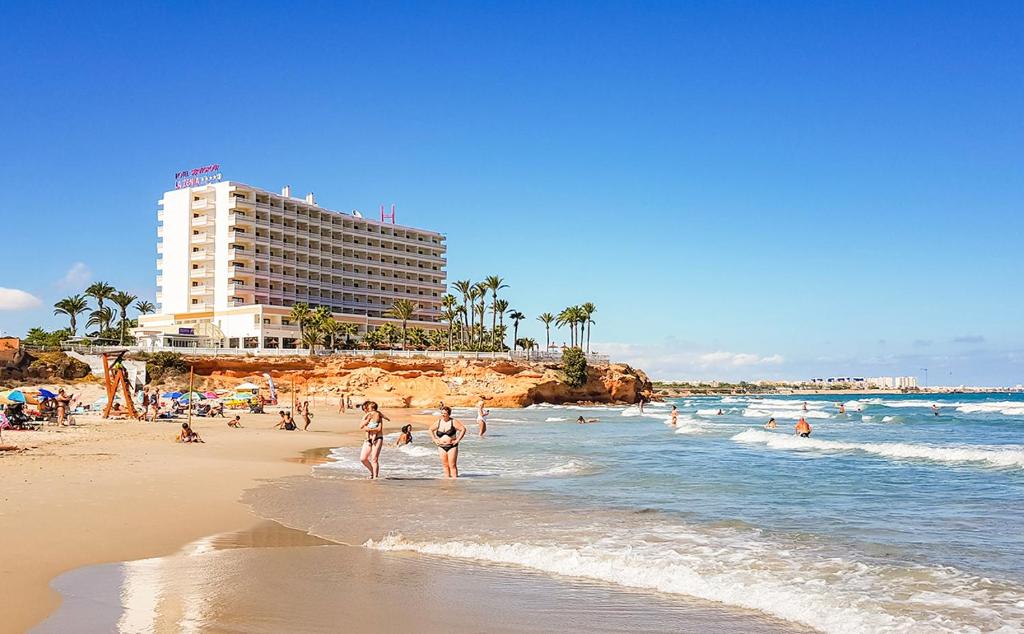 Bel appartement de 2 chambres avec solarium privé au dernier étage à La Florida avec piscine commune