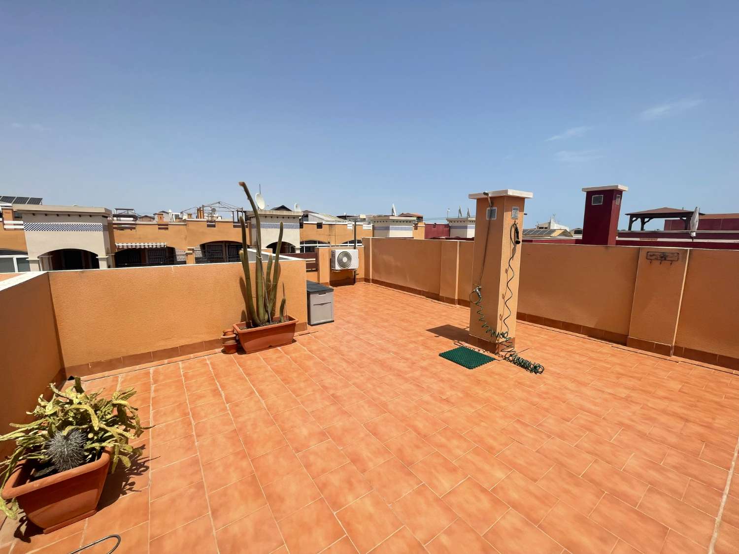 2 bedroom apartment with solarium and communal pool