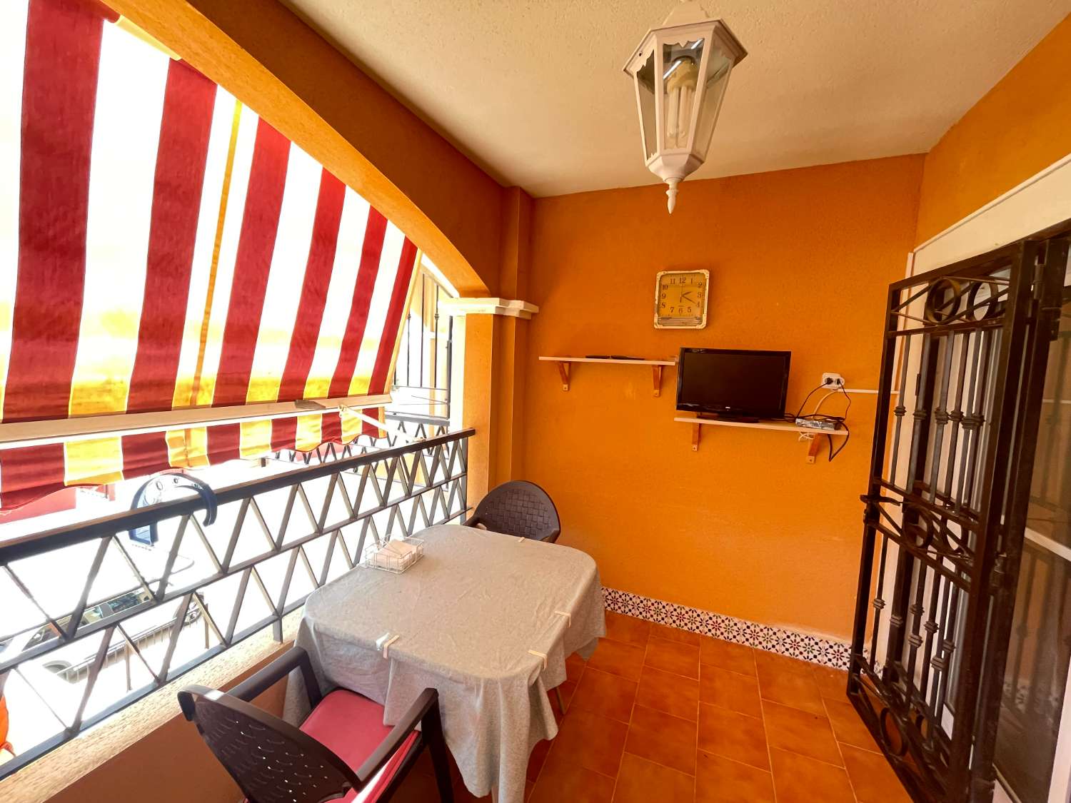 Appartement de 2 chambres avec solarium et piscine commune