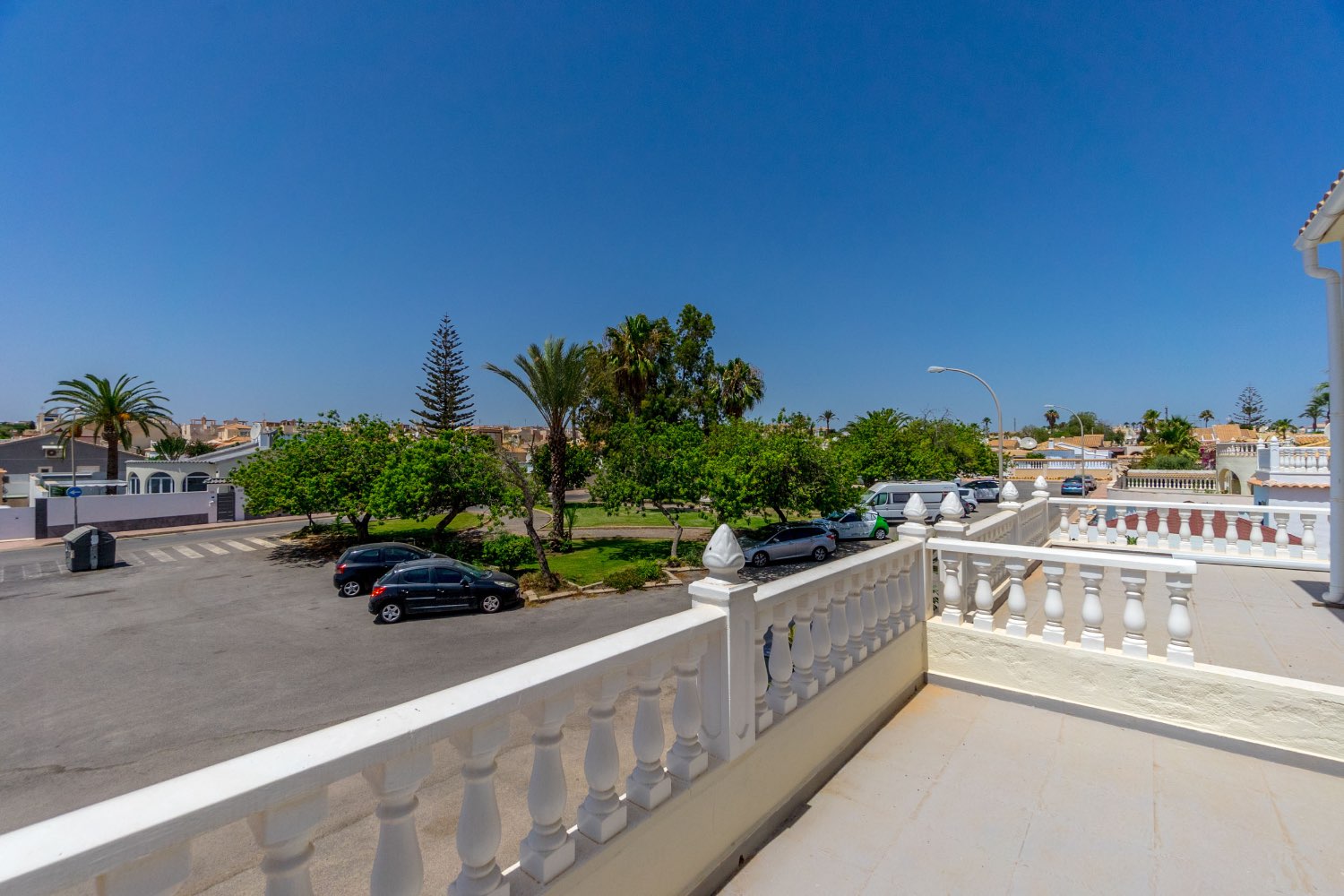 Maison individuelle de 3 chambres située à La Florida avec piscine privée.