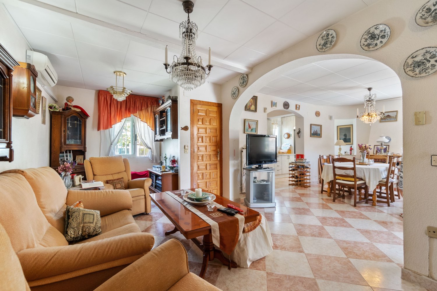 Maison individuelle de 3 chambres située à La Florida avec piscine privée.