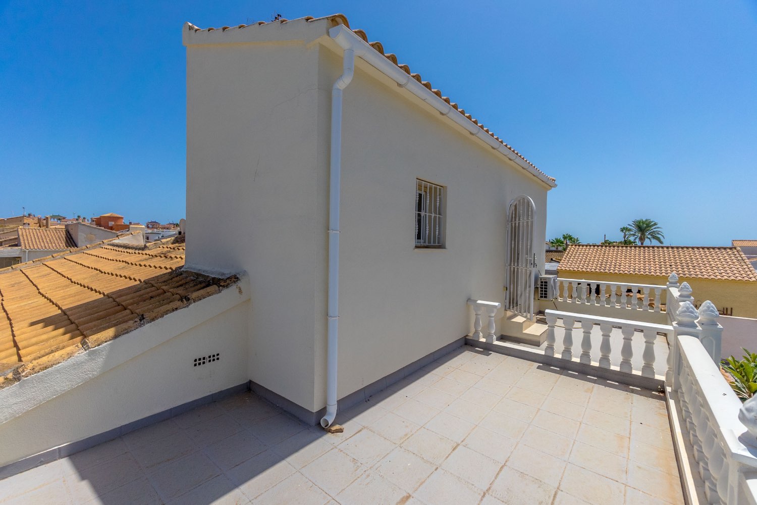 Maison individuelle de 3 chambres située à La Florida avec piscine privée.