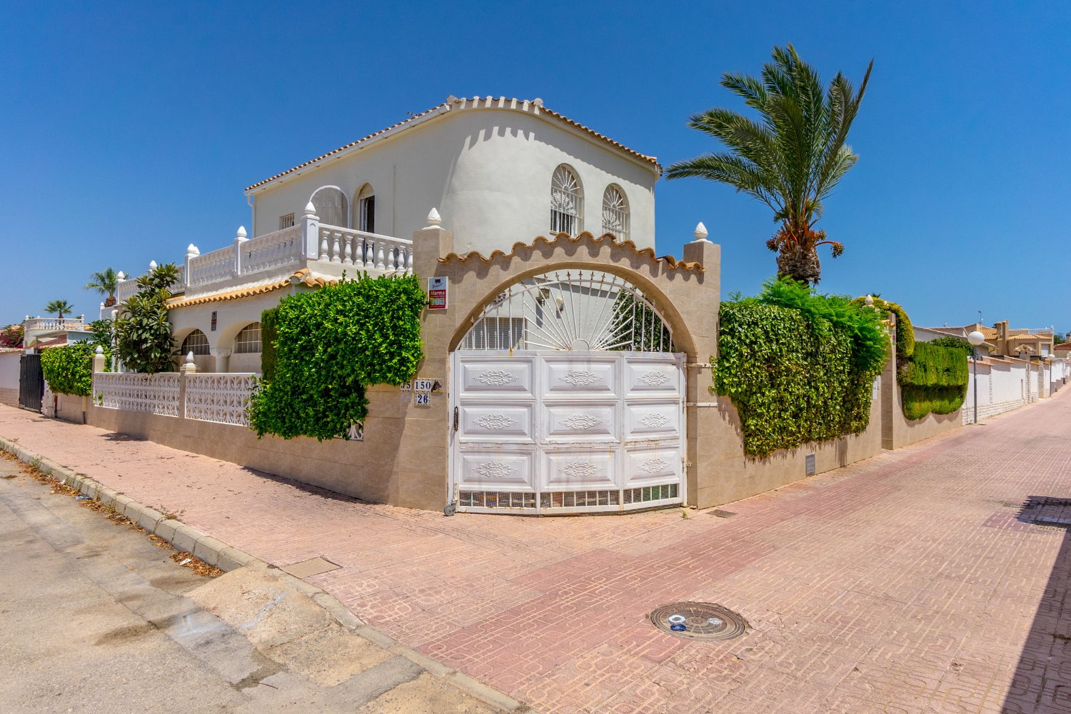 Maison individuelle de 3 chambres située à La Florida avec piscine privée.