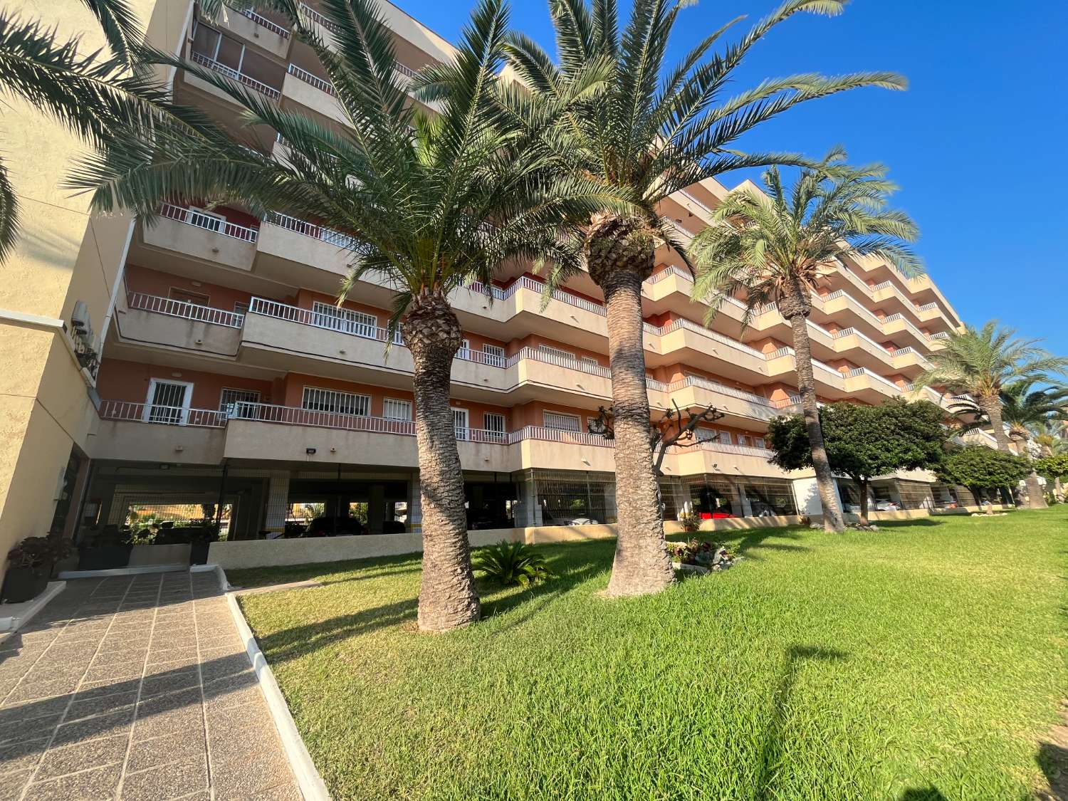 Apartamento reformado de 3 dormitorios y 2 baños a 250 m de la playa