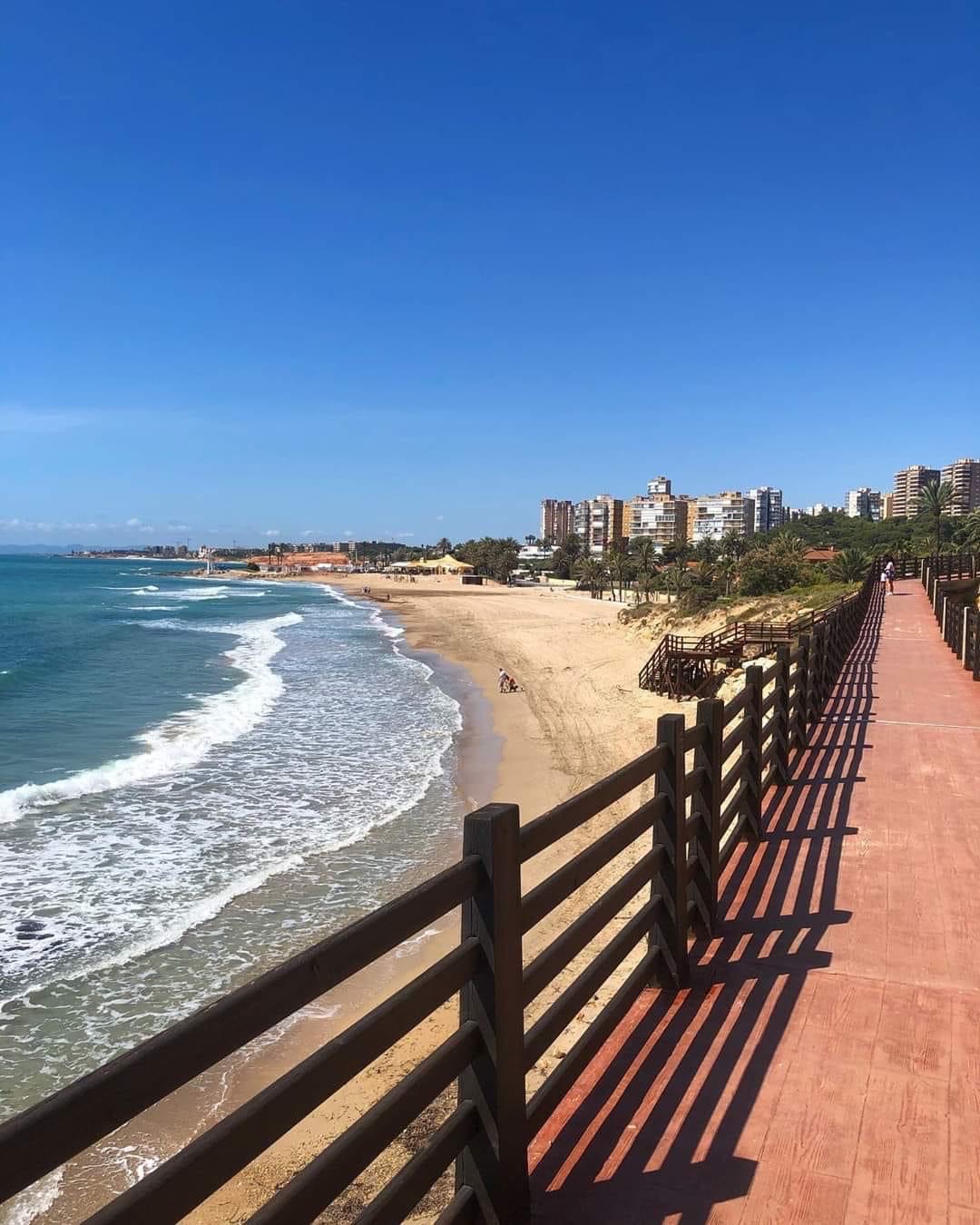 Apartamento reformado de 3 dormitorios y 2 baños a 250 m de la playa