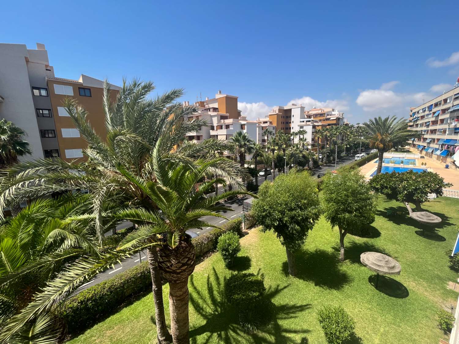 Apartamento reformado de 3 dormitorios y 2 baños a 250 m de la playa