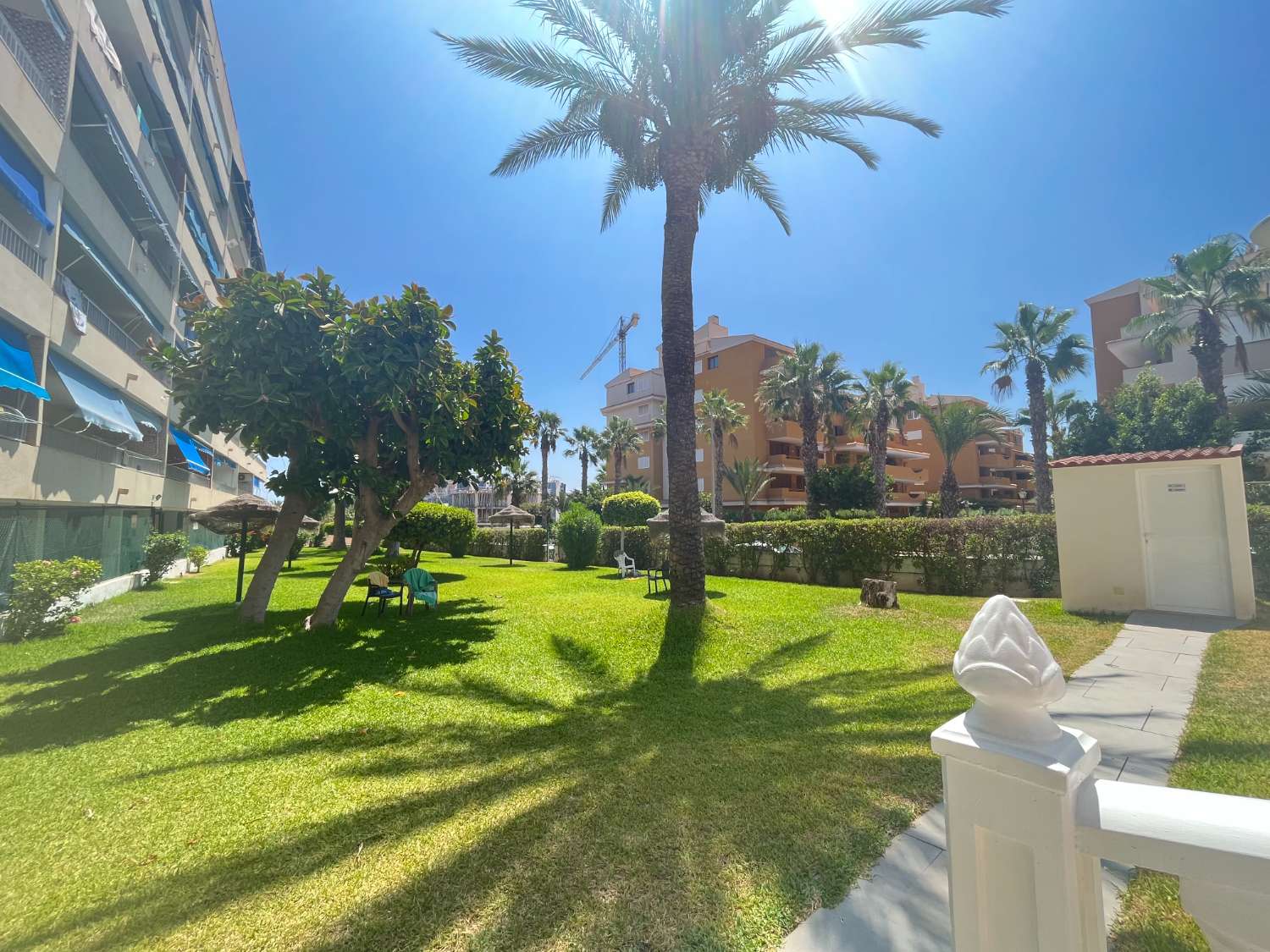 Gerenoveerd appartement met 3 slaapkamers en 2 badkamers op 250 m van het strand