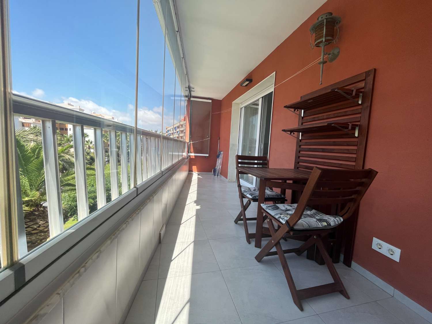 Renovated apartment with 3 bedrooms and 2 bathrooms 250 m from the beach