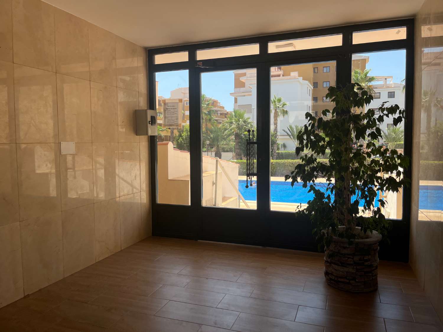 Renovated apartment with 3 bedrooms and 2 bathrooms 250 m from the beach