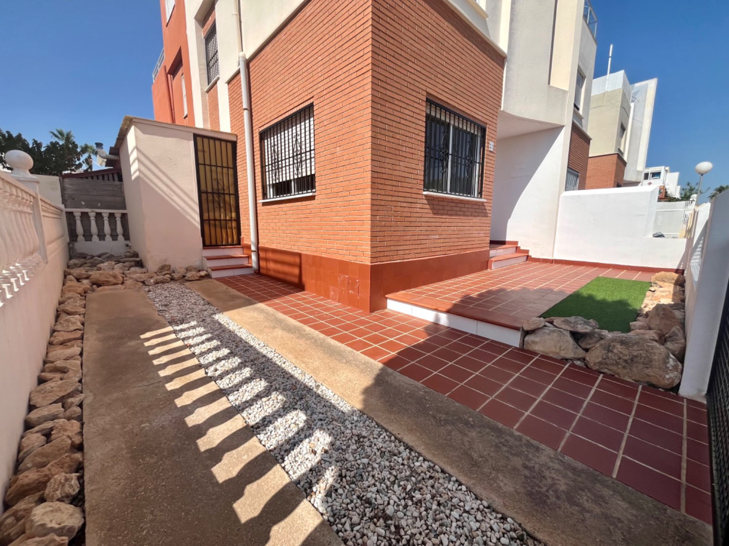 Duplex met 2 slaapkamers en 2 badkamers in Los Altos de Orihuela costa