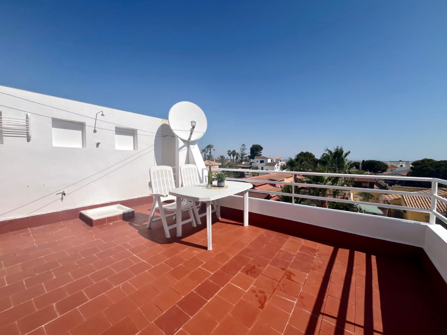 Duplex med 2 soverom og 2 bad i Los Altos de Orihuela costa