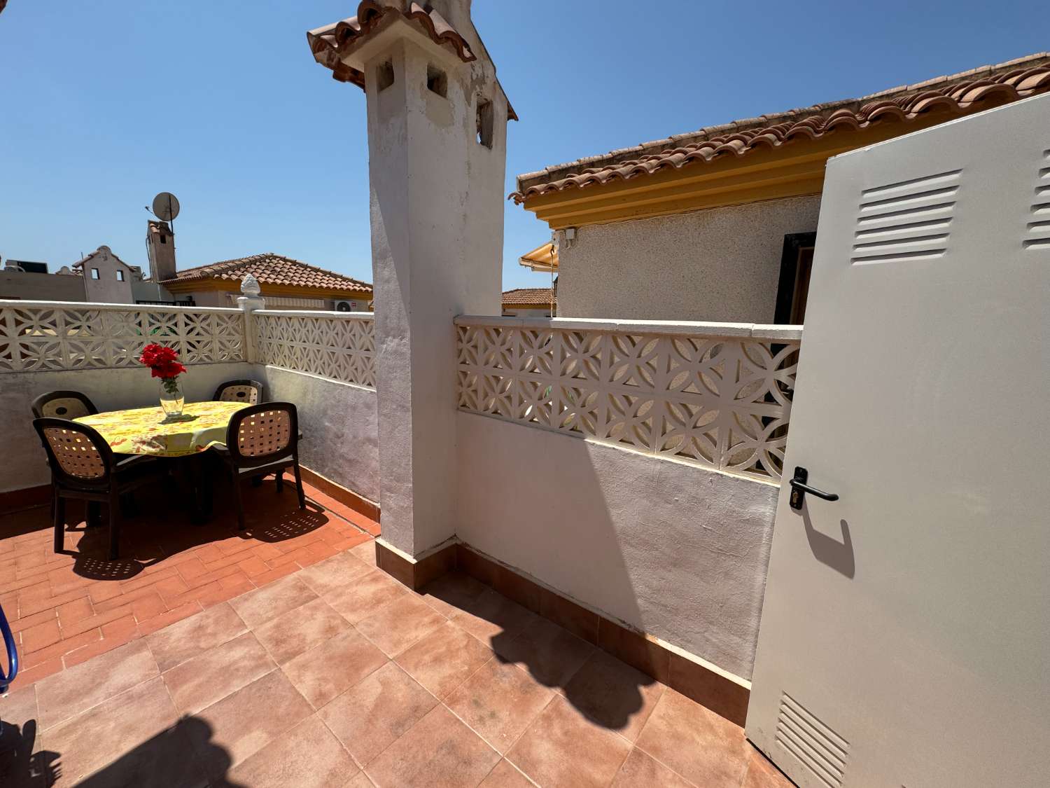 2 makuuhuoneen duplex-kulmahuoneisto Playa Flamencan sydämessä