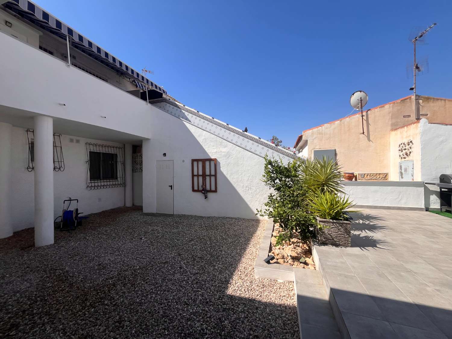 Bungalow 3 chambres, 1 salle de bain unique à La regia sur Orihuela Costa