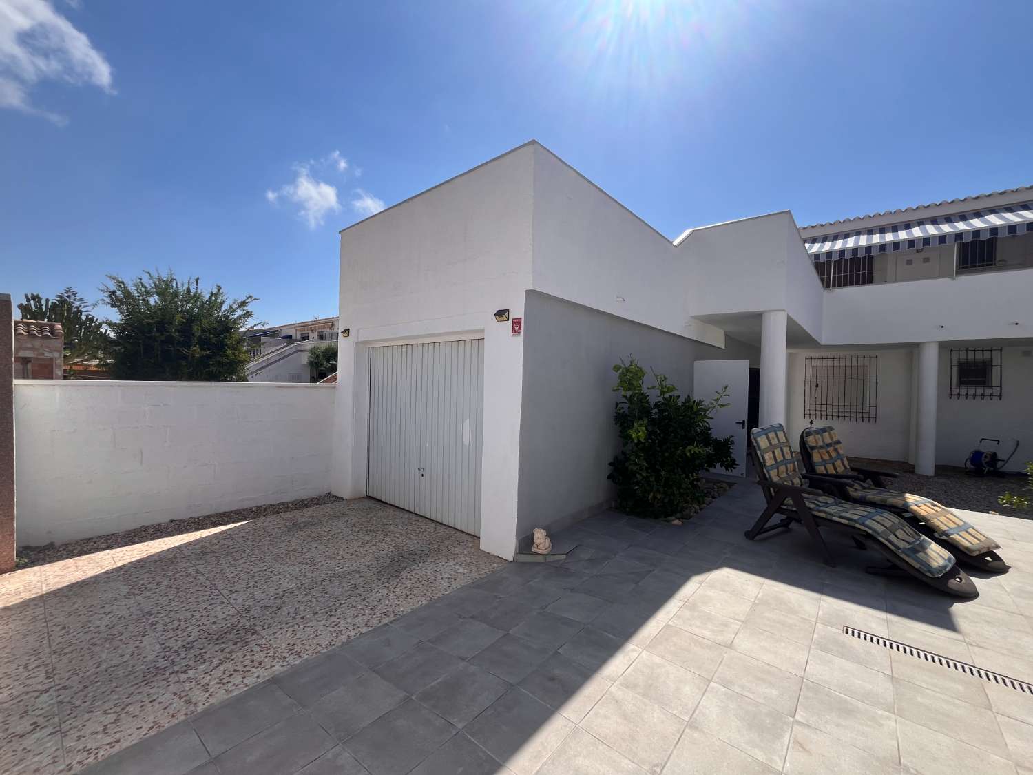 Bungalow 3 chambres, 1 salle de bain unique à La regia sur Orihuela Costa