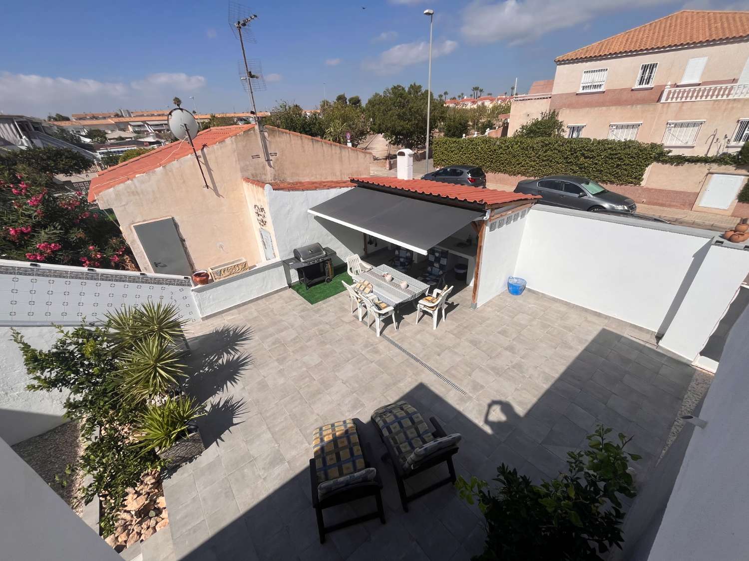 Bungalow 3 chambres, 1 salle de bain unique à La regia sur Orihuela Costa