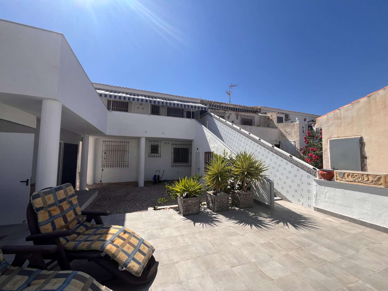 Bungalow 3 chambres, 1 salle de bain unique à La regia sur Orihuela Costa